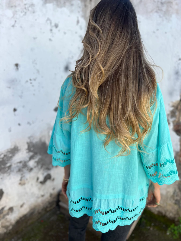 Chemise à manches évasées en dentelle pour femme avec boutons ajourés 
