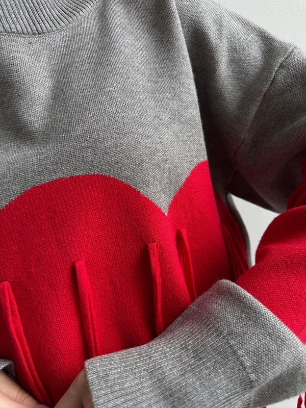 Neuer modischer Pullover mit Rundhalsausschnitt und Herzquasten