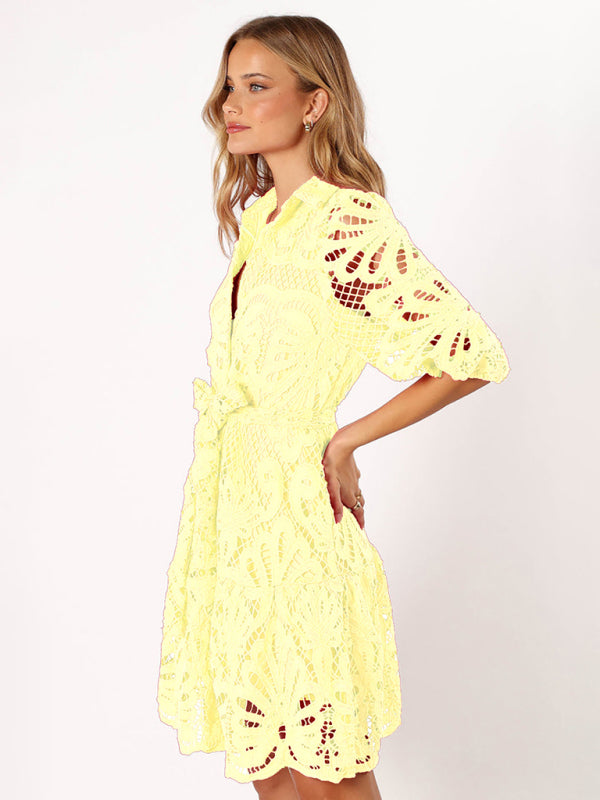 Neues sexy Hemdblusenkleid mit halblangen Ärmeln, hohler Spitze und Blumenmuster sowie Knöpfen 