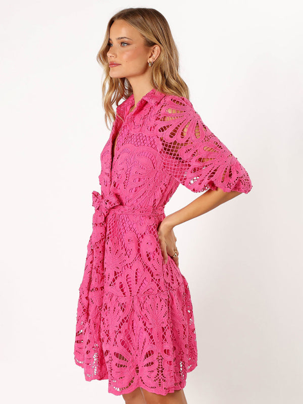 Neues sexy Hemdblusenkleid mit halblangen Ärmeln, hohler Spitze und Blumenmuster sowie Knöpfen 