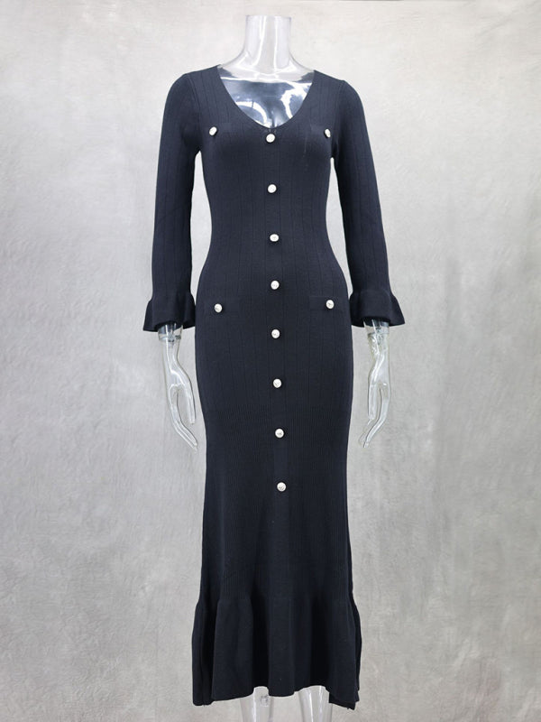 Langes, figurbetontes Strickkleid mit langen Ärmeln – perfekt für Herbst und Winter. 