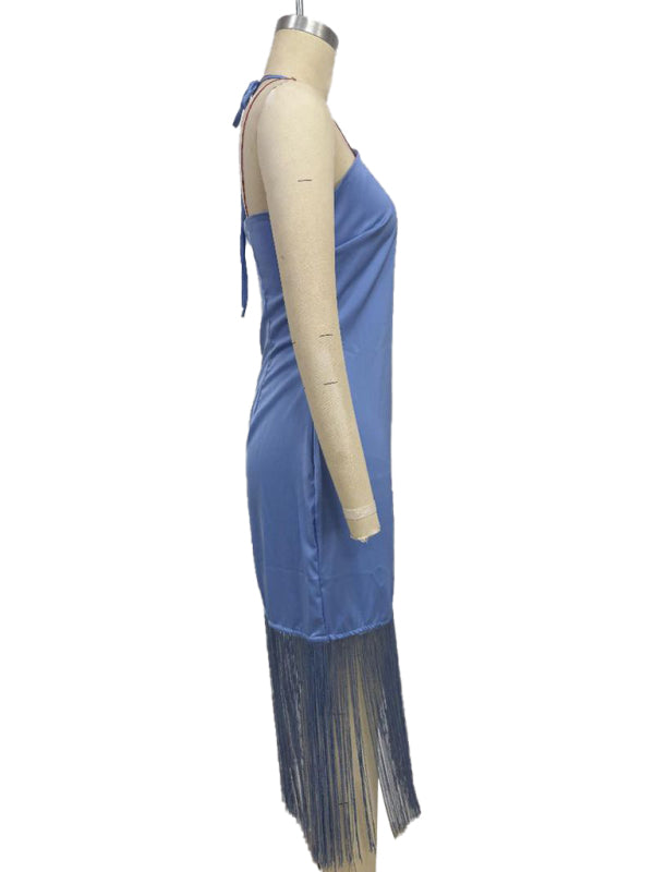 Einfarbiges, schulterfreies, figurbetontes Kleid mit Quasten 