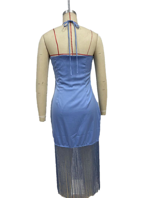 Einfarbiges, schulterfreies, figurbetontes Kleid mit Quasten 