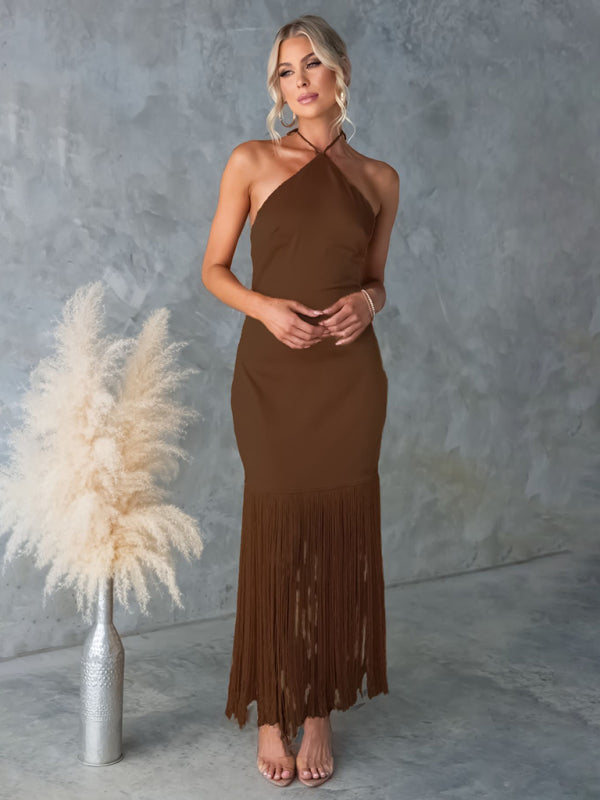 Einfarbiges, schulterfreies, figurbetontes Kleid mit Quasten 