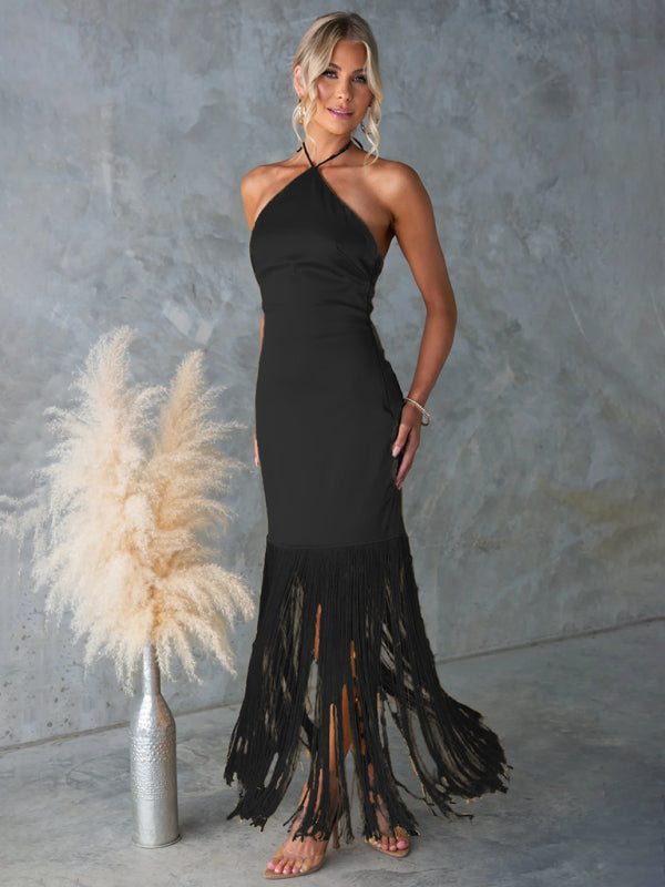 Einfarbiges, schulterfreies, figurbetontes Kleid mit Quasten 