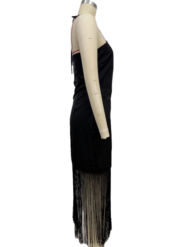 Einfarbiges, schulterfreies, figurbetontes Kleid mit Quasten 