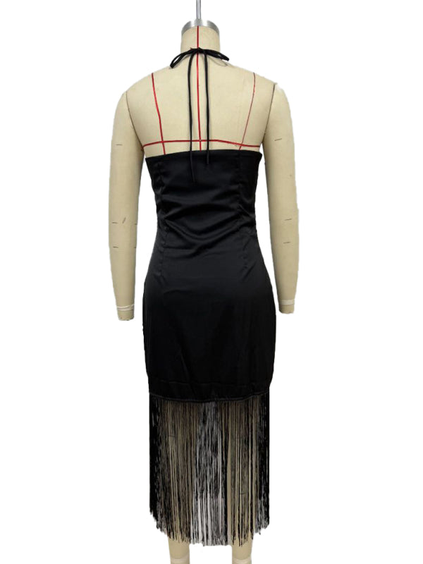 Einfarbiges, schulterfreies, figurbetontes Kleid mit Quasten 
