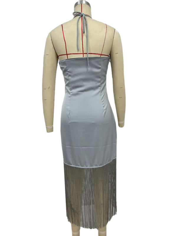 Einfarbiges, schulterfreies, figurbetontes Kleid mit Quasten 
