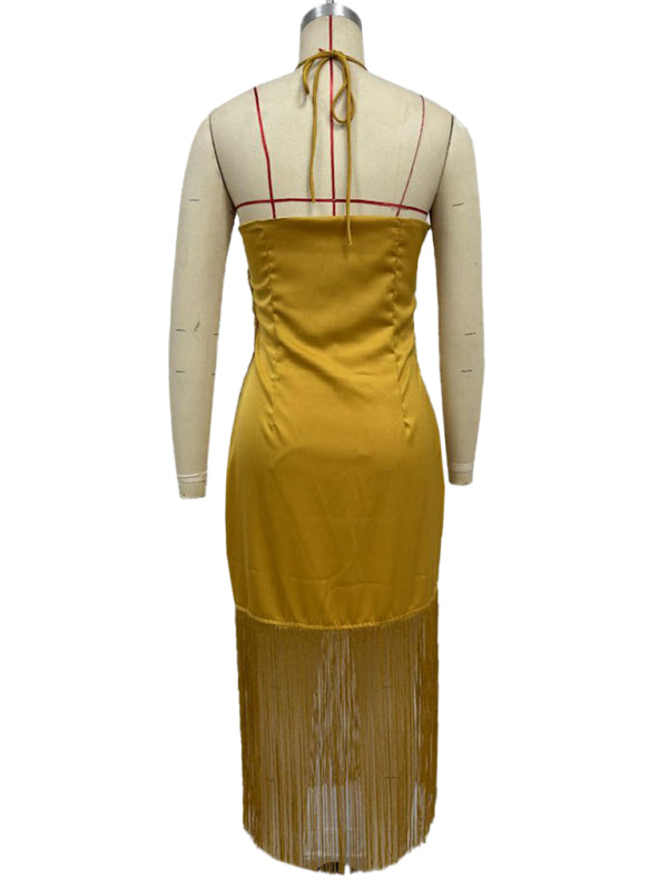 Einfarbiges, schulterfreies, figurbetontes Kleid mit Quasten 