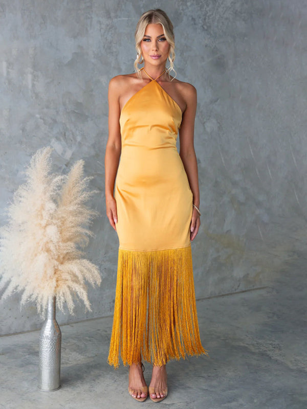Einfarbiges, schulterfreies, figurbetontes Kleid mit Quasten 