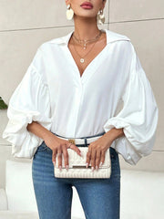 Long-fitting, puff-sleeved top with a semi-open collar – front view