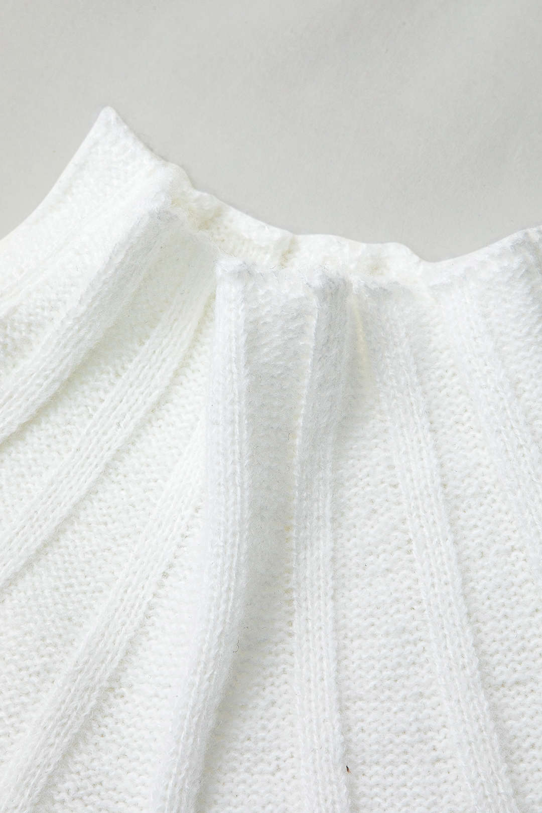 KNIT SWEATER CREAM COLOR STRUCTURED BATWING ICONIC 2000S-INSPIRED SWEATER