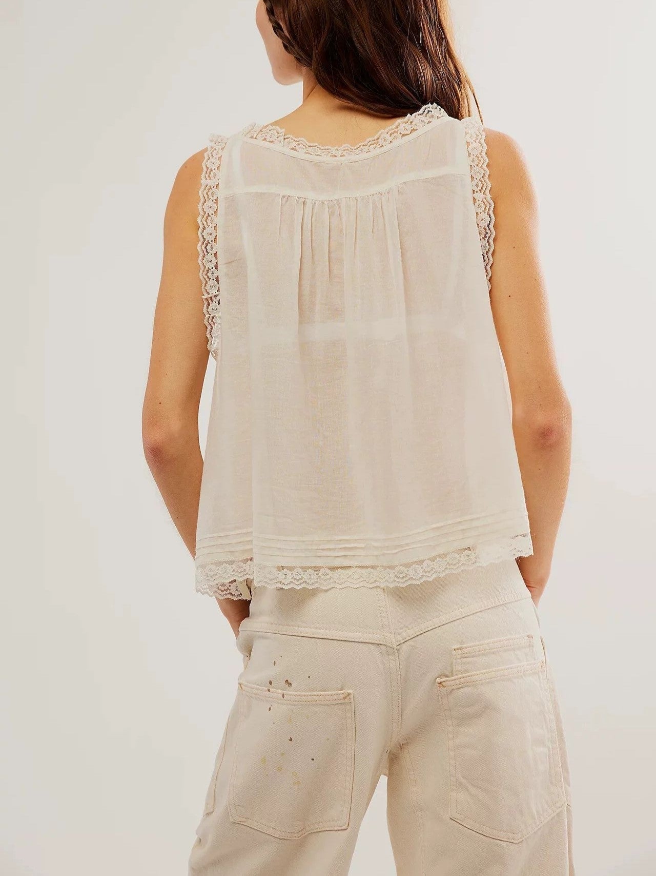 LACE-TRIMMED COTTON SLEEVELESS TANK TOP WITH DELICATE HOLLOW DESIGN