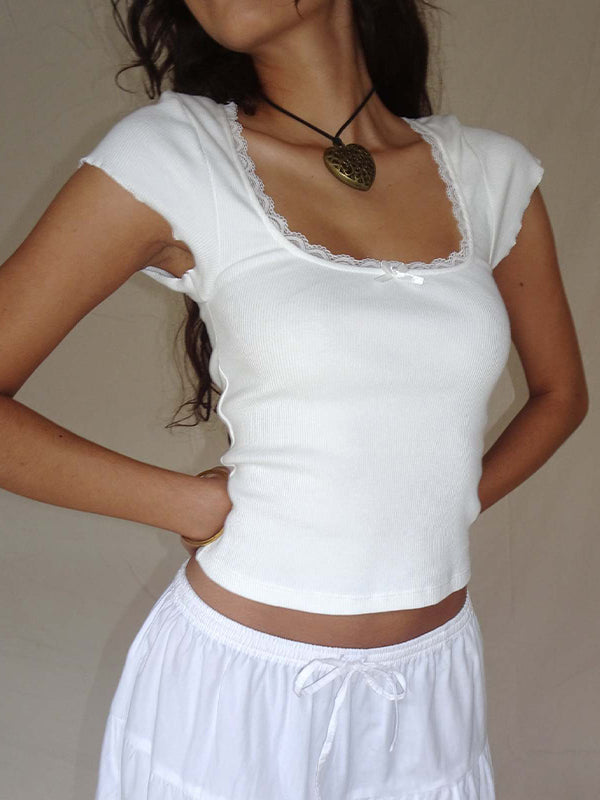 LACE-TRIMMED SHORT SLEEVE KNIT TOP IN WHITE