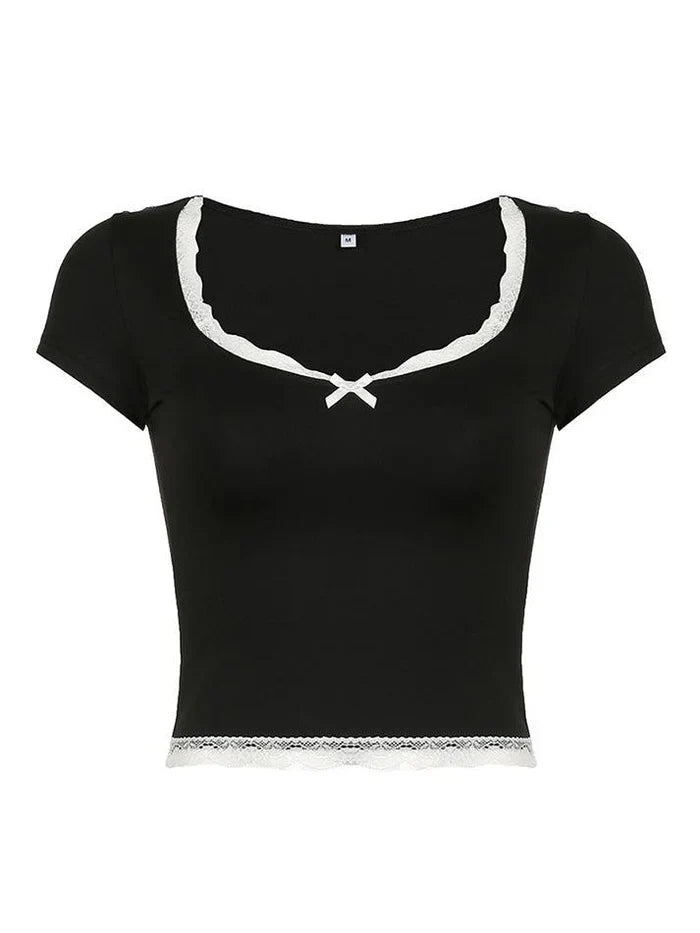 LACE-TRIMMED TOP WITH VINTAGE BOW LACE DESIGN
