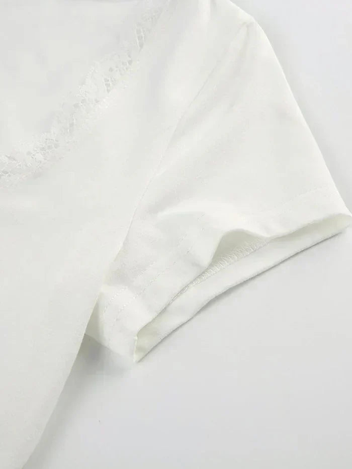 LACE-TRIMMED TOP WITH VINTAGE BOW LACE DESIGN