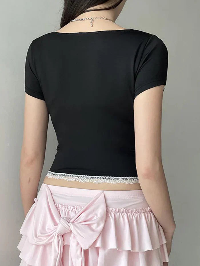 LACE-TRIMMED TOP WITH VINTAGE BOW LACE DESIGN
