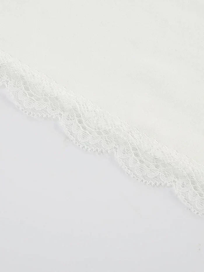 LACE-TRIMMED TOP WITH VINTAGE BOW LACE DESIGN