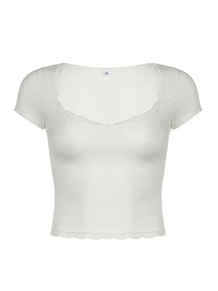 LACE-TRIMMED TOP WITH VINTAGE BOW LACE DESIGN
