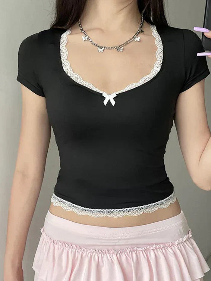 LACE-TRIMMED TOP WITH VINTAGE BOW LACE DESIGN