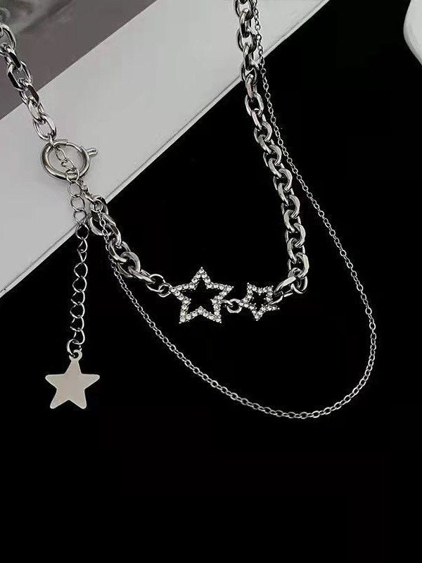LAYERED NECKLACE WITH RHINESTONE STAR PENDANT