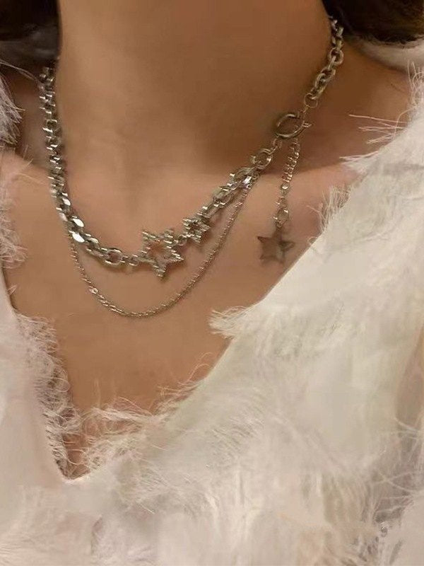 LAYERED NECKLACE WITH RHINESTONE STAR PENDANT