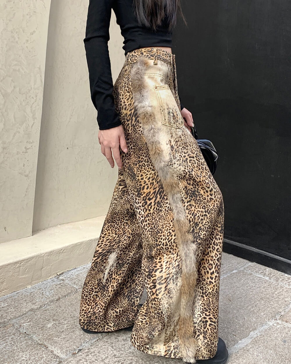 LEOPARD PRINT WIDE-LEG JEANS FOR A BOLD FASHION STATEMENT