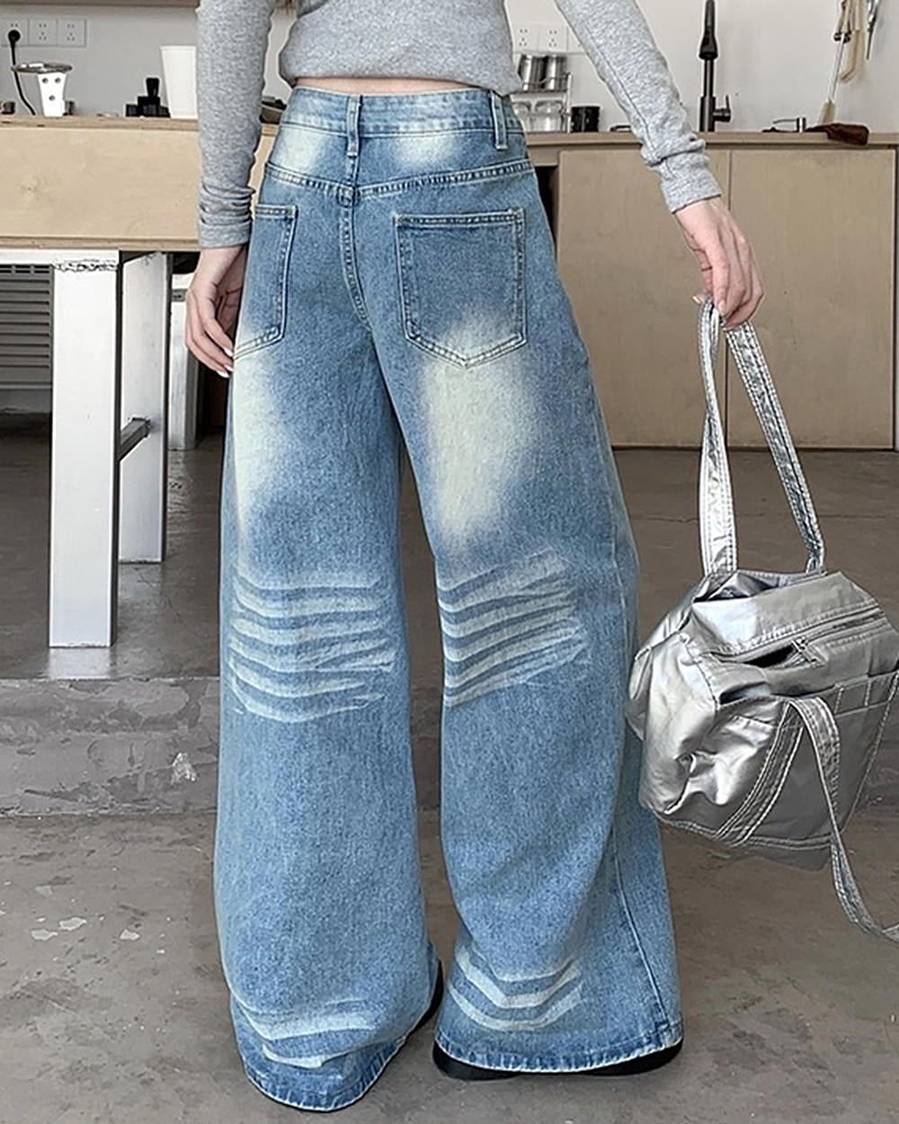 LIGHT BLUE BAGGY JEANS WITH WIDE-LEG FIT FOR A RELAXED STYLE