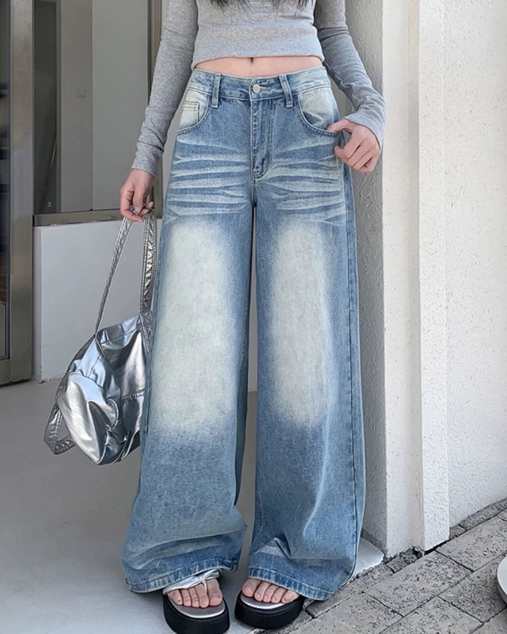 LIGHT BLUE BAGGY JEANS WITH WIDE-LEG FIT FOR A RELAXED STYLE