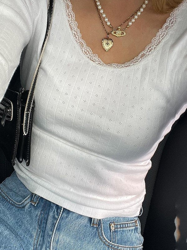LONG SLEEVE LACE-TRIMMED TOP WITH FEMININE TOUCH FOR CASUAL STREET STYLE