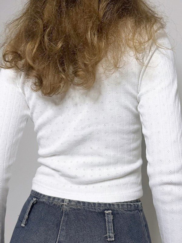 LONG SLEEVE TOP WITH CLASSIC V-NECK AND FLATTERING FIT