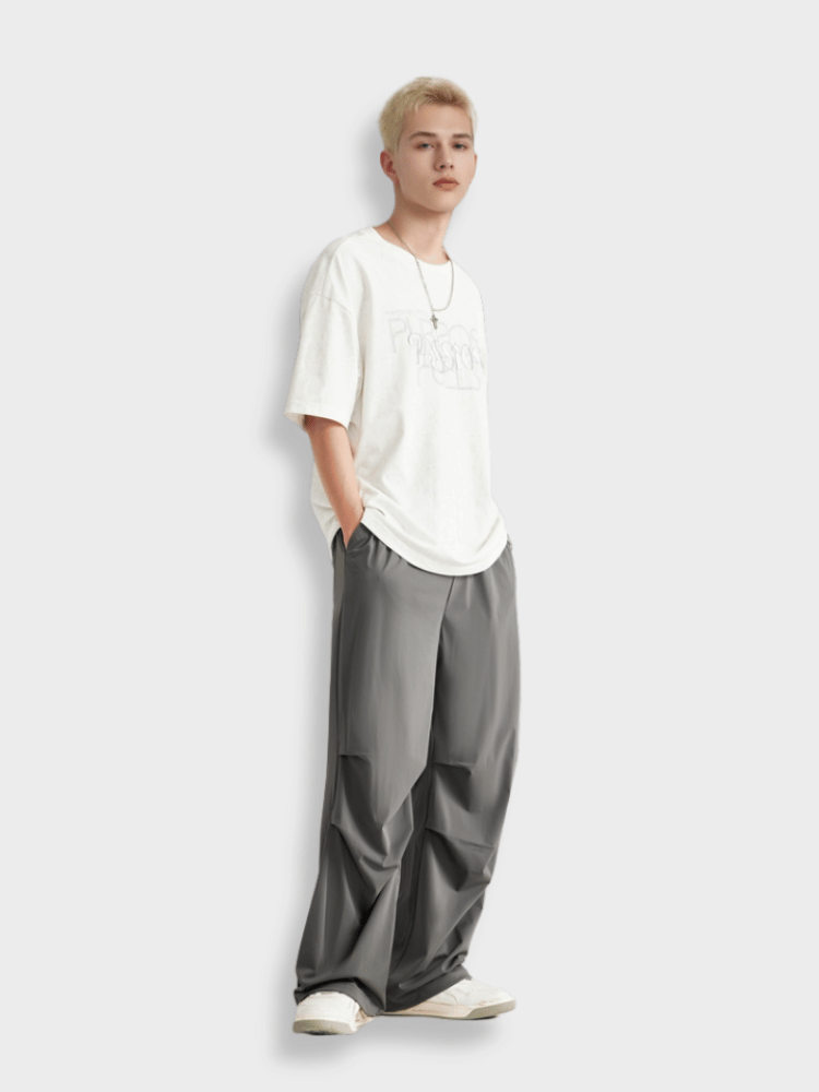 LOOSE-FITTING GRAY PANTS FOR VERSATILE CASUAL WEAR