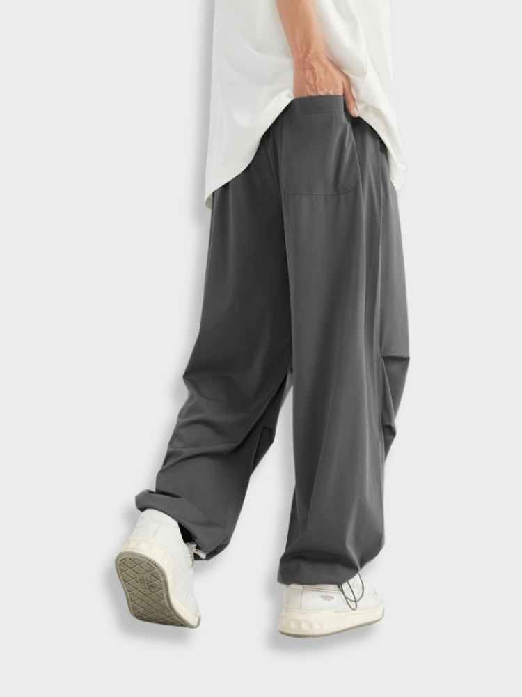 LOOSE-FITTING GRAY PANTS FOR VERSATILE CASUAL WEAR