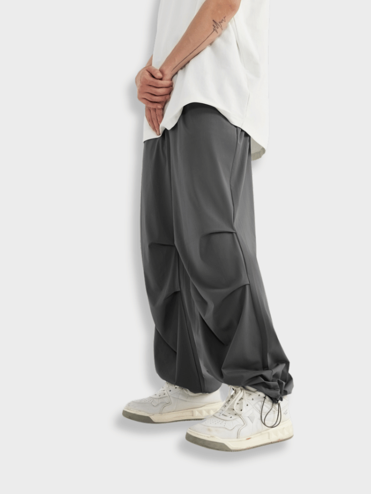 LOOSE-FITTING GRAY PANTS FOR VERSATILE CASUAL WEAR