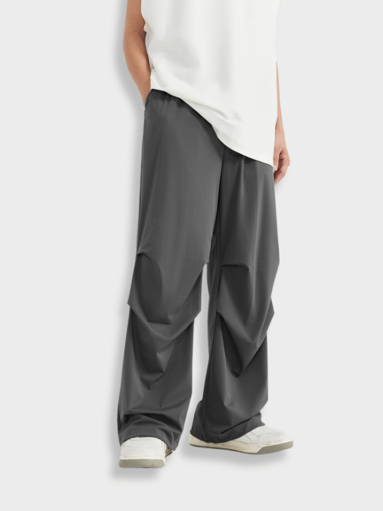 LOOSE-FITTING GRAY PANTS FOR VERSATILE CASUAL WEAR