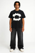 MAN IN BLACK T-SHIRT AND JEANS CROC URBAIN OUTFIT