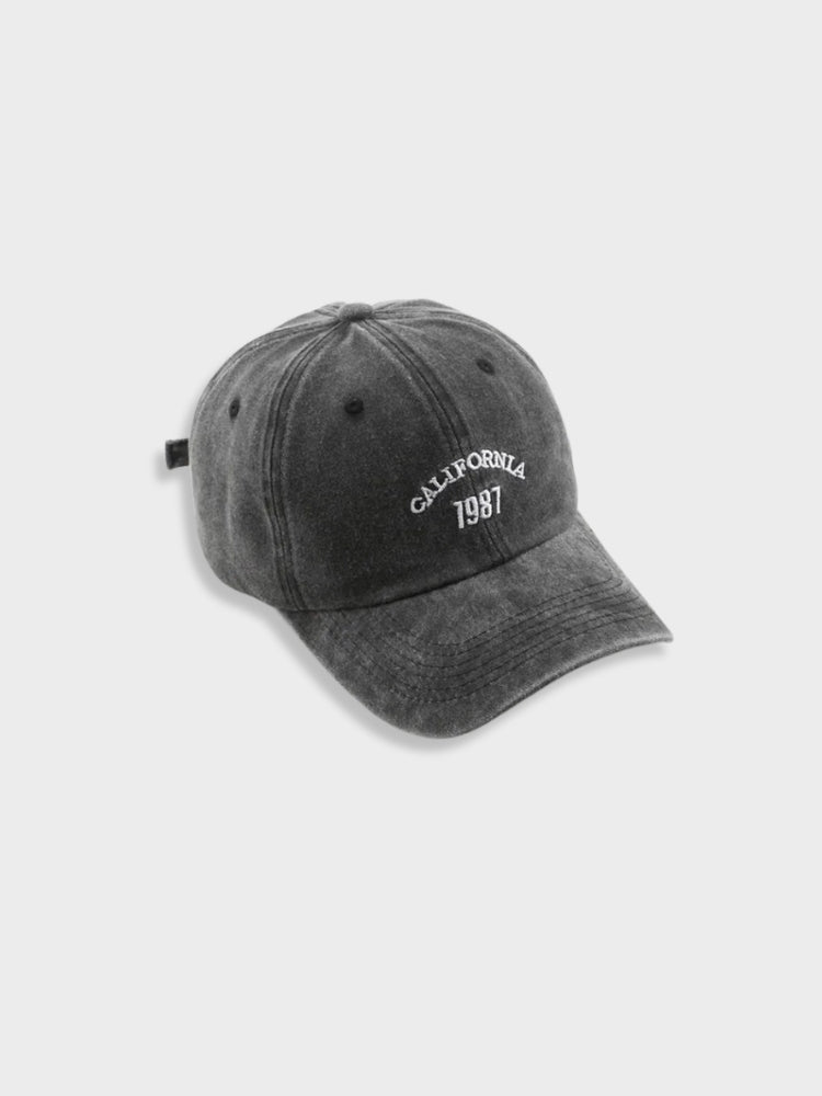 MAROON BASEBALL CAP TIMELESS ACCESSORY CLASSIC DESIGN
