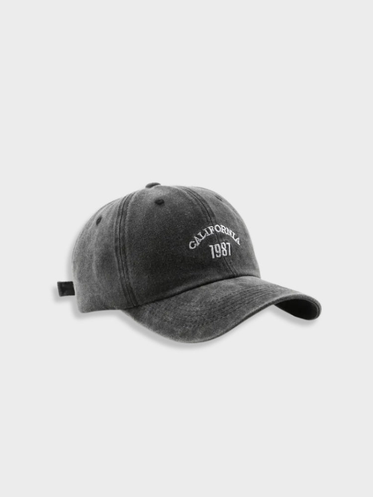 MAROON BASEBALL CAP TIMELESS ACCESSORY CLASSIC DESIGN