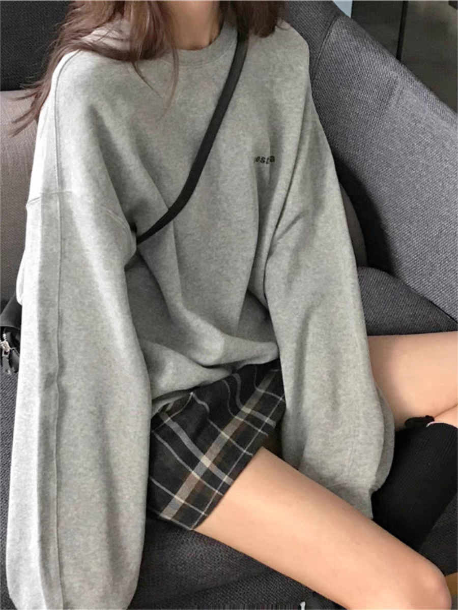 NAVY BLUE OVERSIZED SWEATSHIRT FOR ULTIMATE COMFORT AND LOOSE FIT