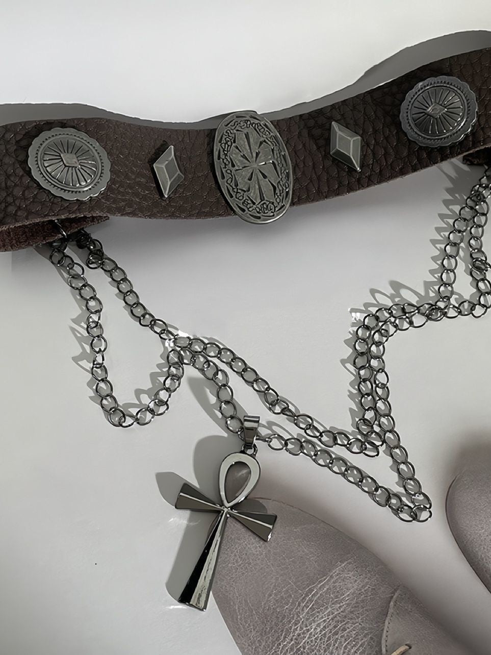 NECKLACE AND STUDDED CHOKER SET WITH VERSATILE ALLOY CHOKER