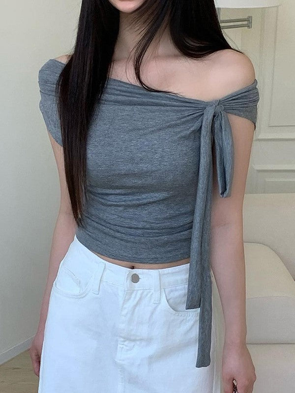 OFF-THE-SHOULDER WHITE TOP WITH FLUTTER SLEEVES AND FLATTERING SILHOUETTE