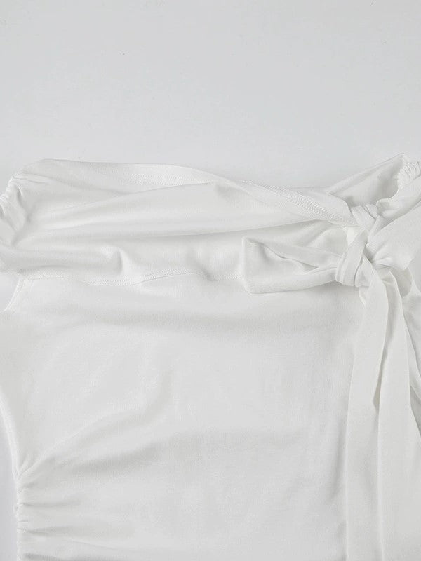 OFF-THE-SHOULDER WHITE TOP WITH FLUTTER SLEEVES AND FLATTERING SILHOUETTE