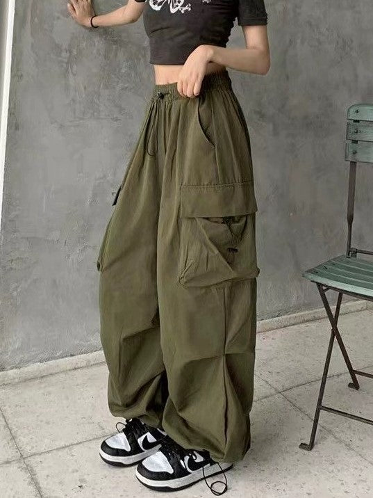 OLIVE GREEN CARGO PANTS WITH ADJUSTABLE DRAWSTRING AND LOOSE FIT