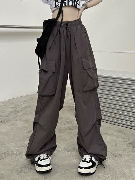 OLIVE GREEN CARGO PANTS WITH ADJUSTABLE DRAWSTRING AND LOOSE FIT