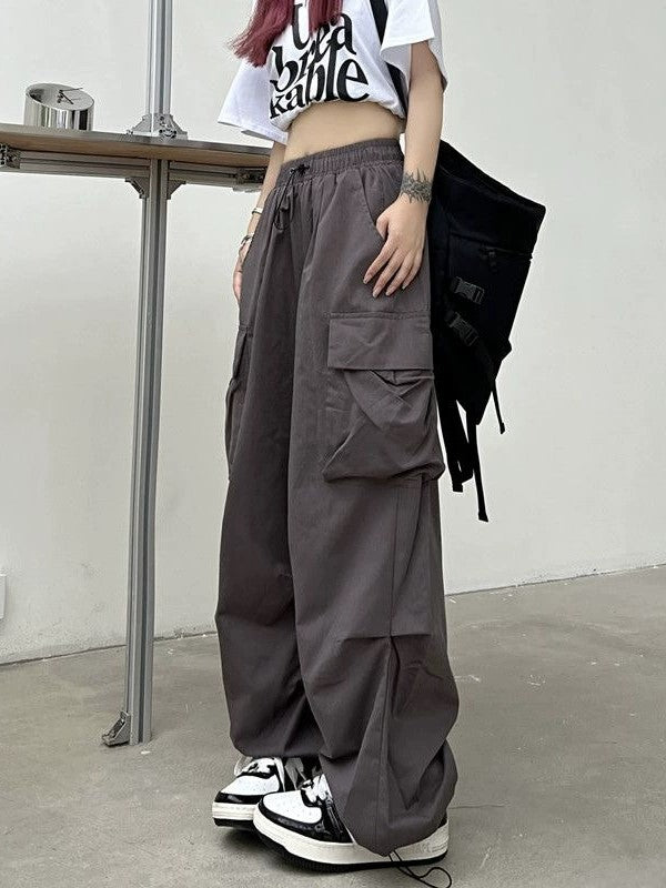 OLIVE GREEN CARGO PANTS WITH ADJUSTABLE DRAWSTRING AND LOOSE FIT