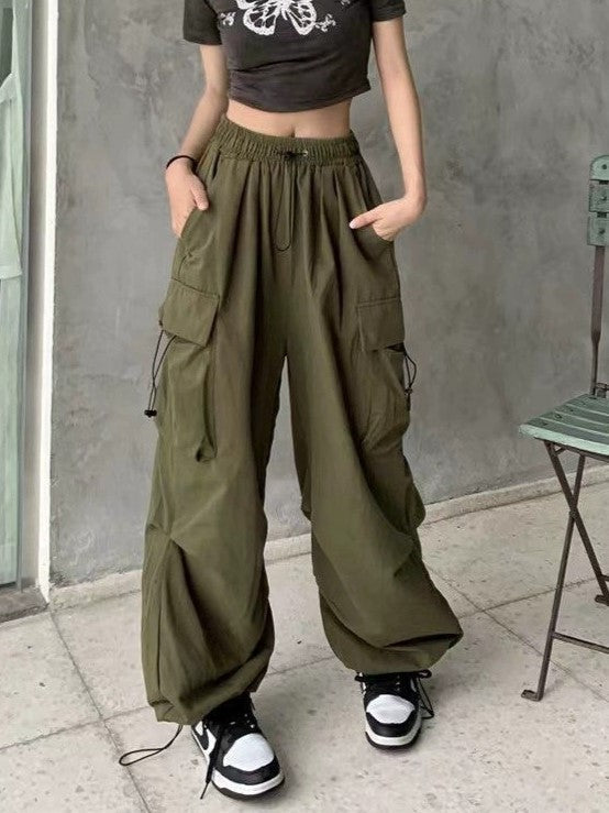 OLIVE GREEN CARGO PANTS WITH ADJUSTABLE DRAWSTRING AND LOOSE FIT