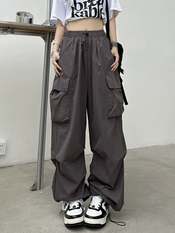 OLIVE GREEN CARGO PANTS WITH ADJUSTABLE DRAWSTRING AND LOOSE FIT