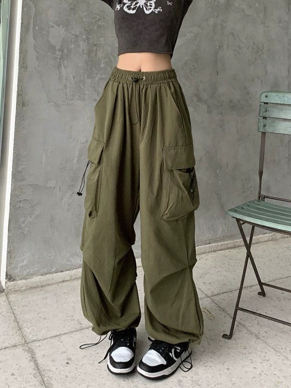 OLIVE GREEN CARGO PANTS WITH ADJUSTABLE DRAWSTRING AND LOOSE FIT