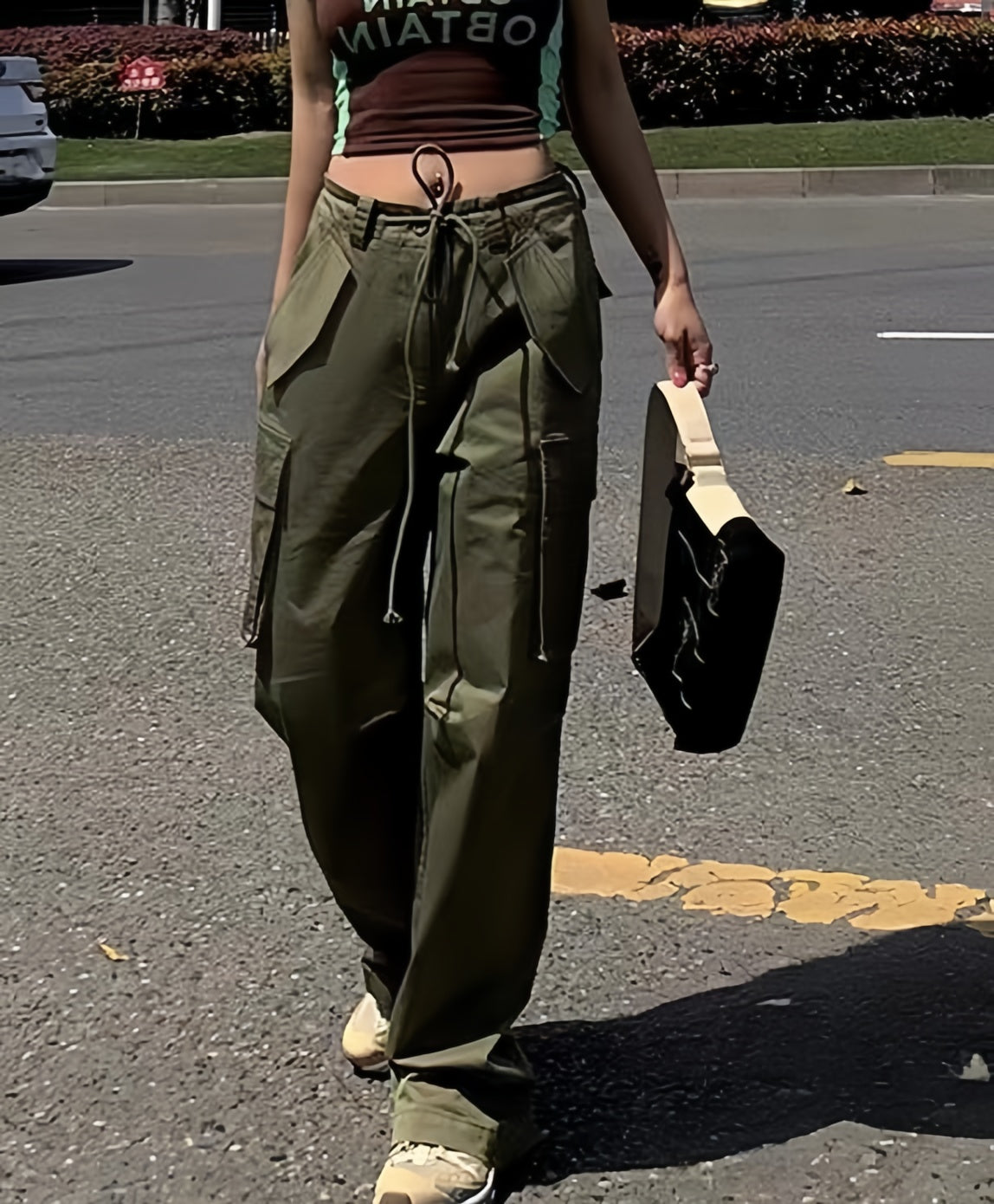 OLIVE GREEN CARGO PANTS WITH MULTIPLE POCKETS AND LOOSE FIT