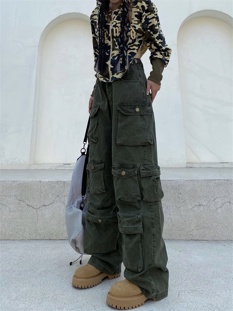 OLIVE GREEN CARGO PANTS WITH MULTIPLE POCKETS AND RELAXED FIT